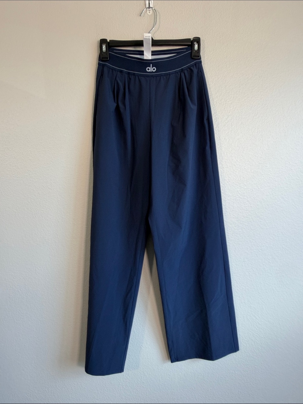 ALO Yoga Suit Up Trouser (Regular) in Navy - XXS - Gem